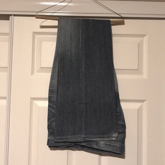 Rock & Republic Light Wash Blue Jeans - Picture 2 of 5